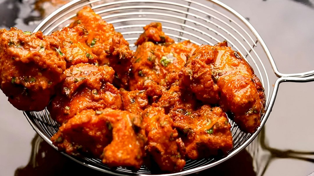 Crispy Indian chicken pakora fritters